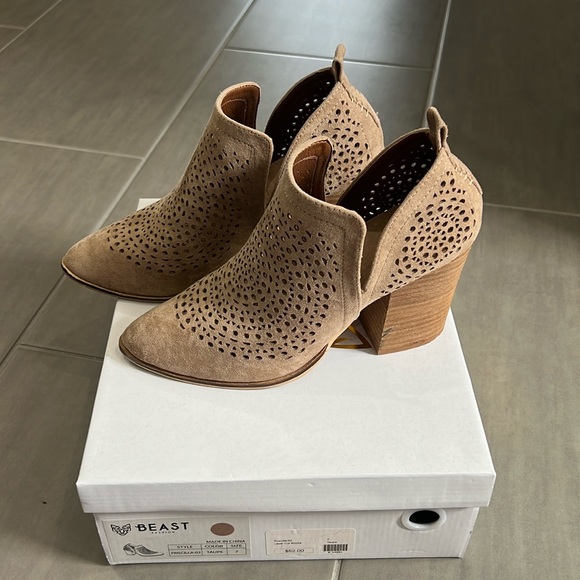 Beast booties - Picture 1 of 7